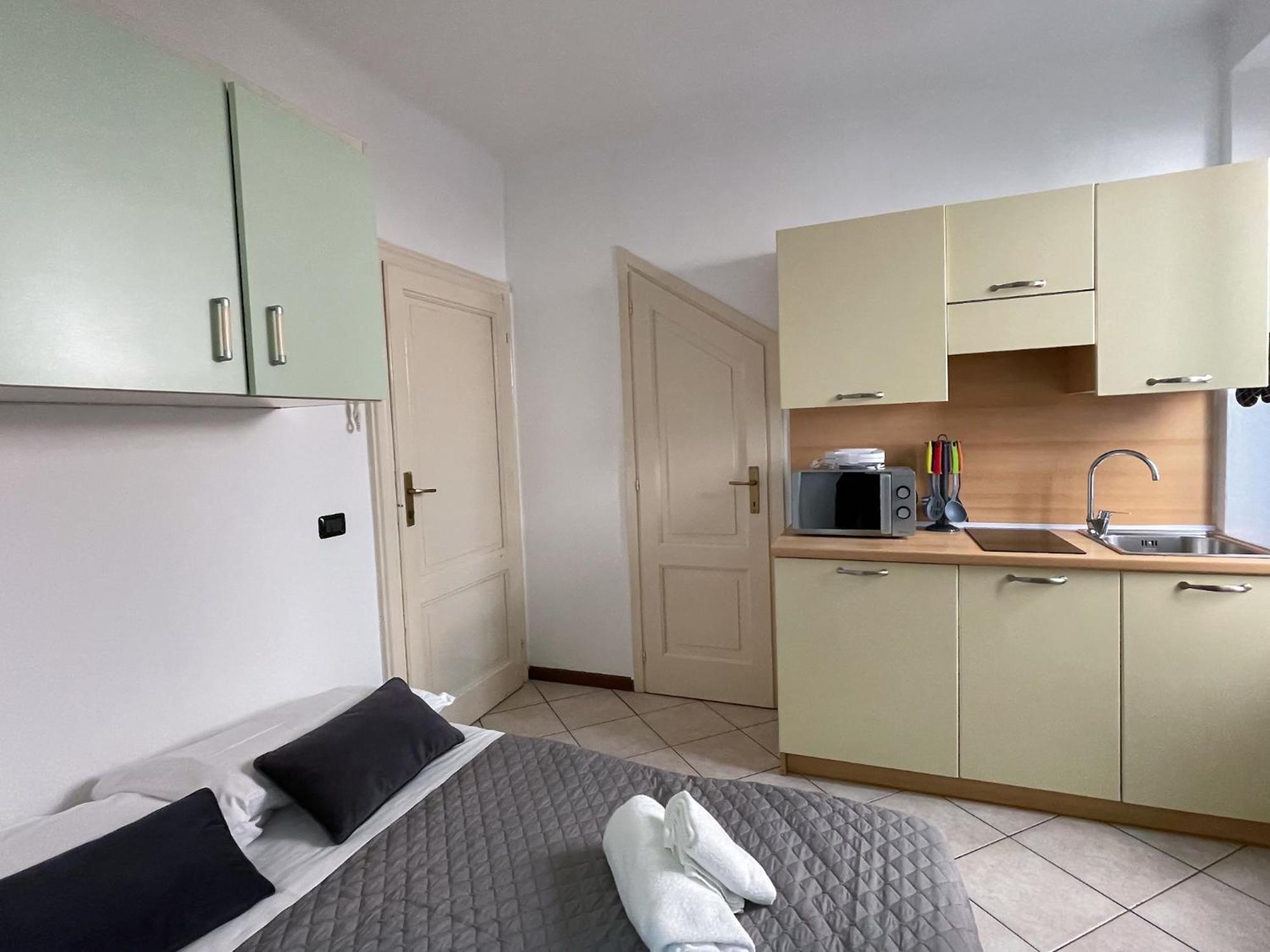 Roncati 7 Center Town Studio Apartments Bellagio Kültér fotó