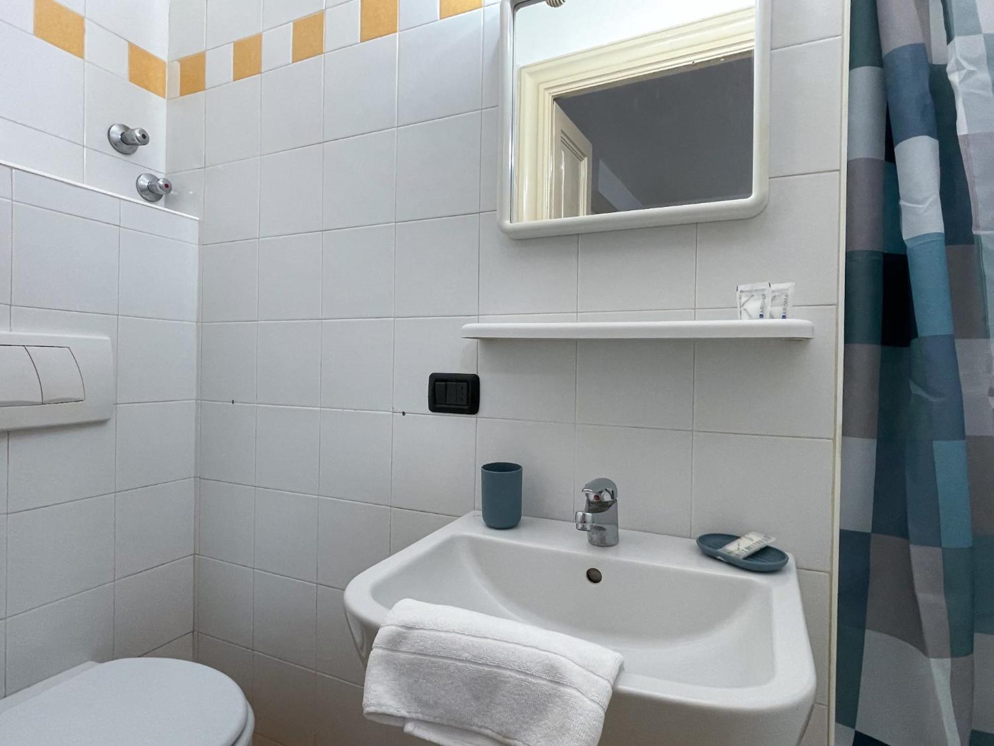 Roncati 7 Center Town Studio Apartments Bellagio Kültér fotó