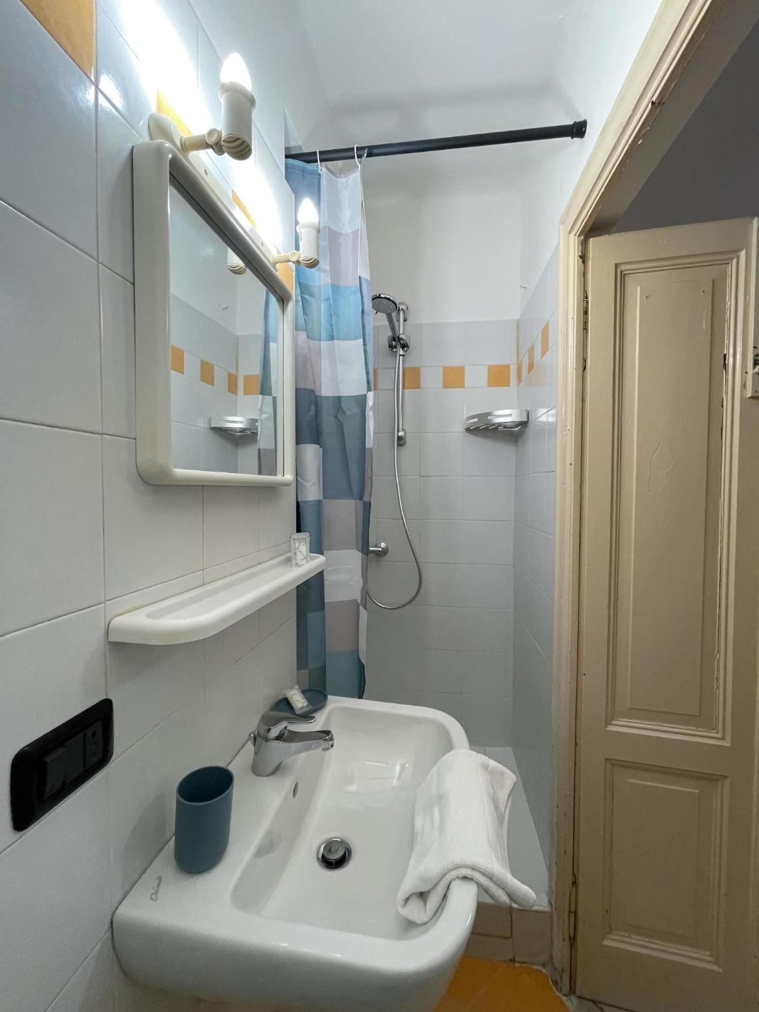Roncati 7 Center Town Studio Apartments Bellagio Kültér fotó
