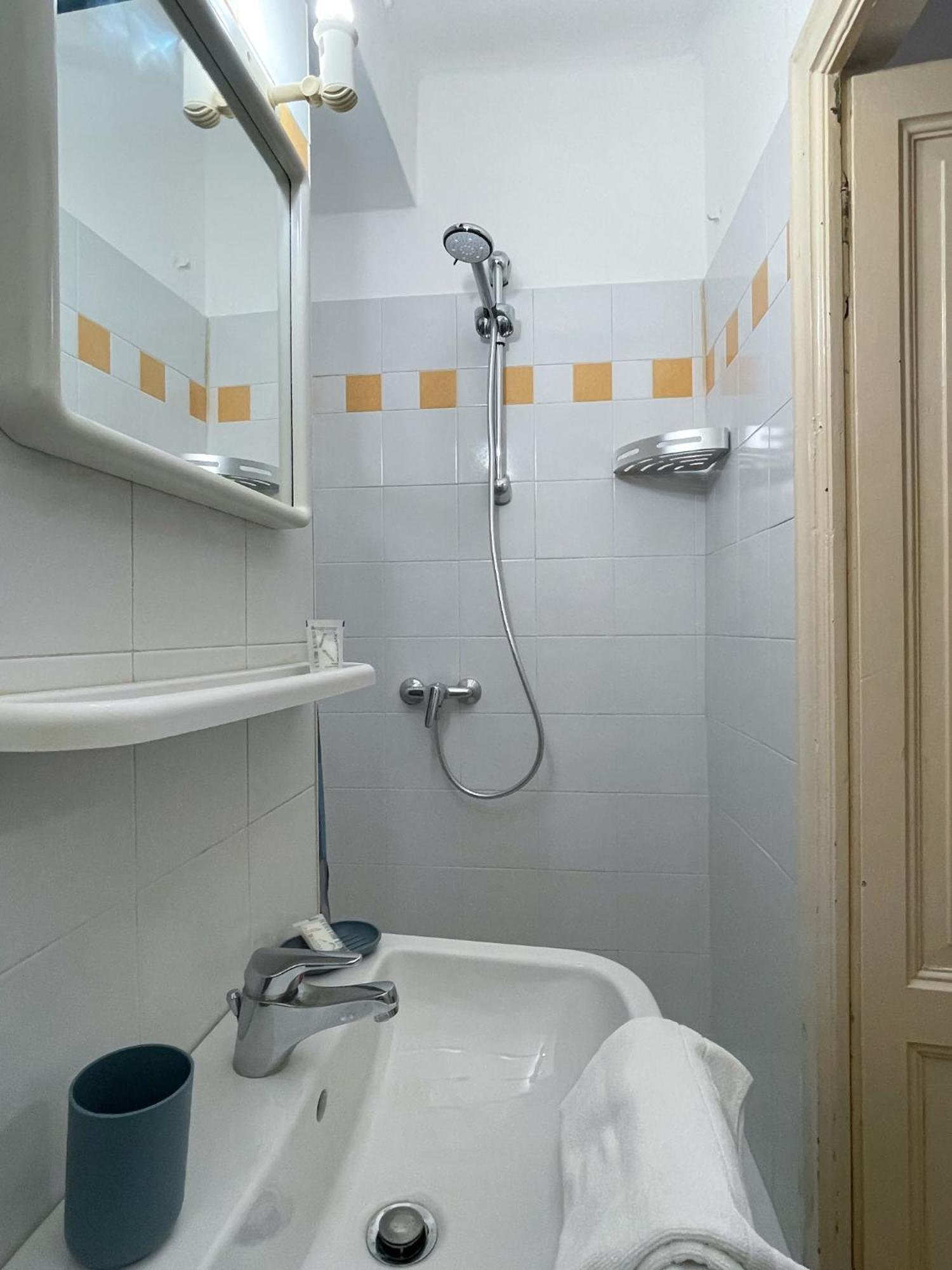 Roncati 7 Center Town Studio Apartments Bellagio Kültér fotó