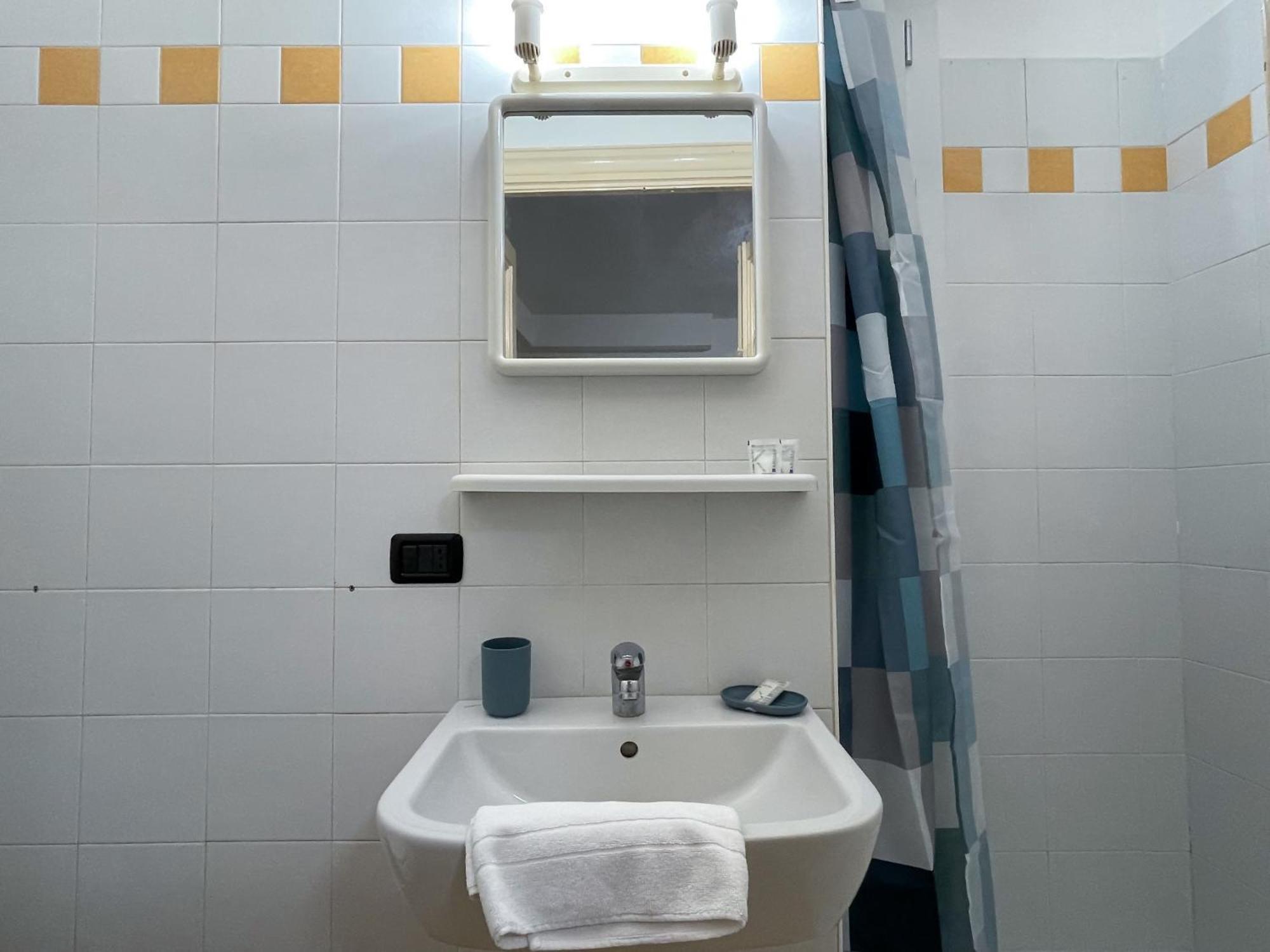 Roncati 7 Center Town Studio Apartments Bellagio Kültér fotó
